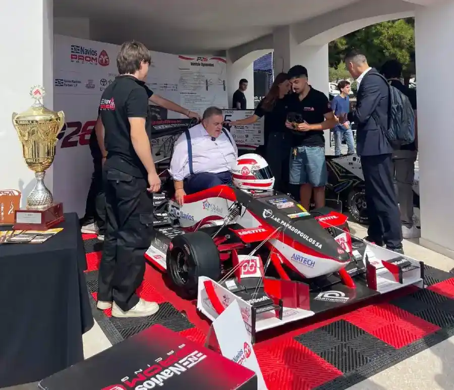 Φοιτητικό αγωνιστικό μονοθέσιο Formula Student στον προαύλιο χώρο του Παλαιού Δημαρχείου Γλυφάδας