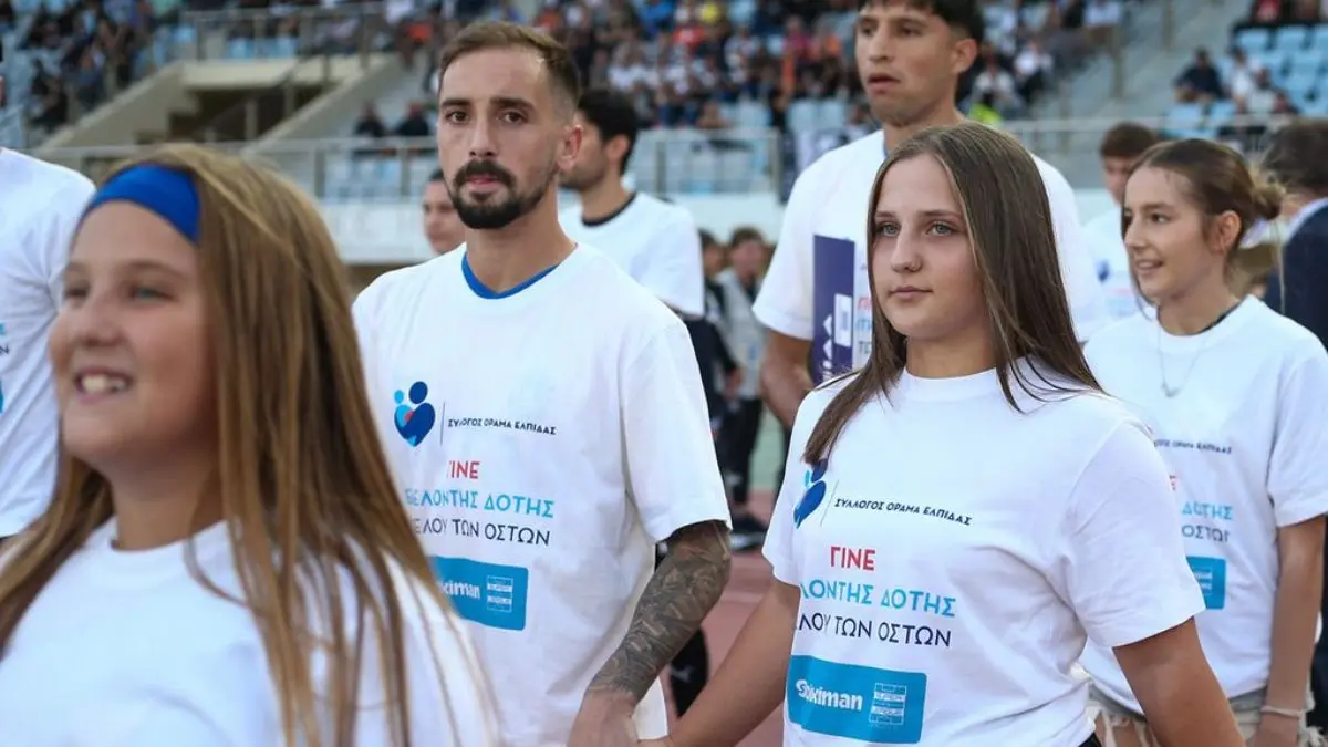 Φωτογραφικo στιγμιότυπo της 5ης αγωνιστικής της Superleague που ήταν αφιερωμένη στην εθελοντική δωρεά μυελού των οστών