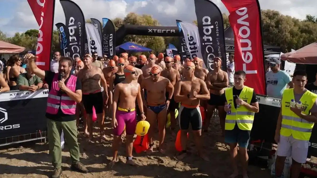 Κολυμβητές στο 13ο XTERRA Greece Open Water Swimming Challenge στην Α΄ Πλαζ Βούλας