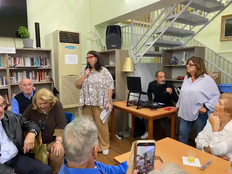 Τα μέλη του Α' ΚΑΠΗ Αλίμου κατά τον εορτασμό της Παγκόσμιας Ημέρας Τρίτης Ηλικίας