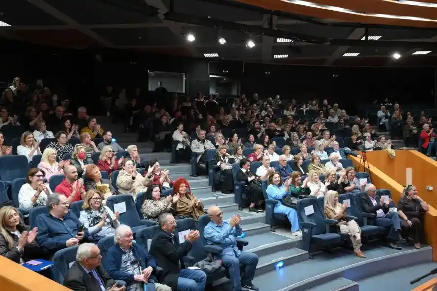 θεατες στο Πολιτιστικό Κέντρο «Μίκης Θεοδωράκης»