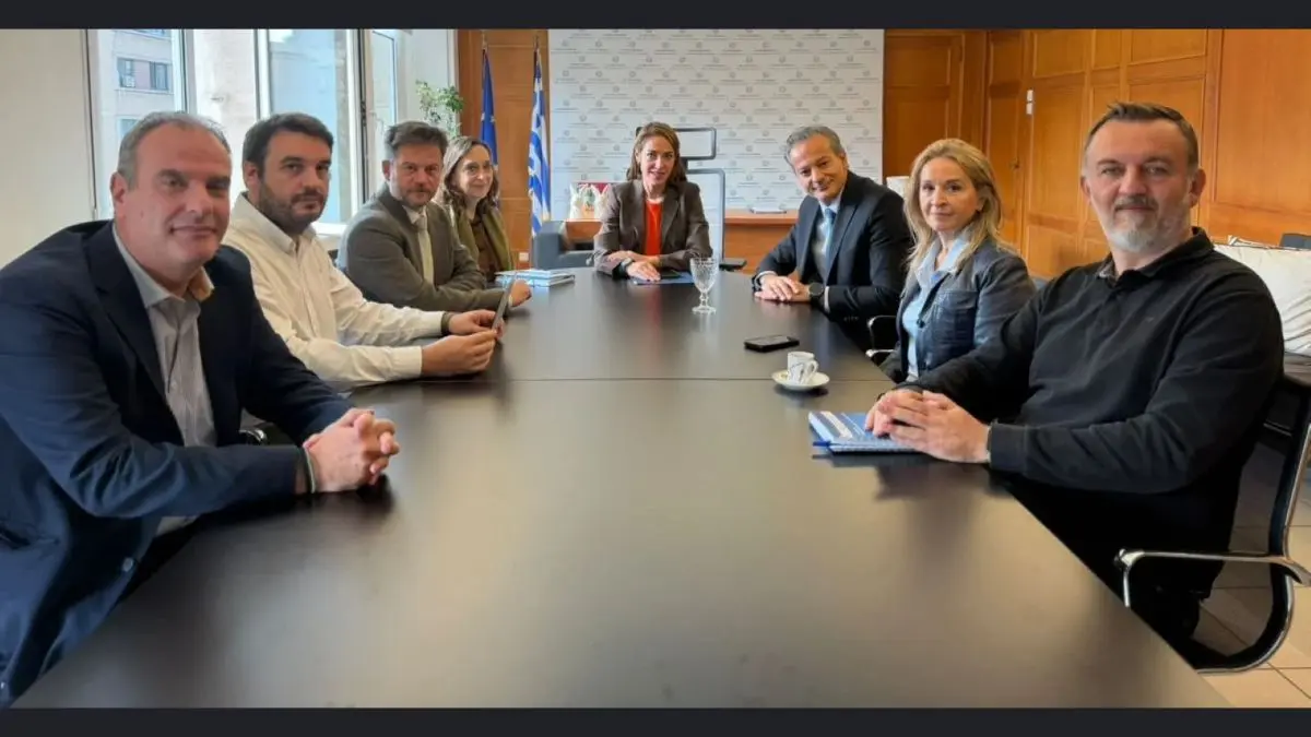 Συνάντηση Δόμνας Μιχαηλίδου και Σταύρου Καφούνη για το νέο σύστημα επισιτιστικής βοήθειας με vouchers