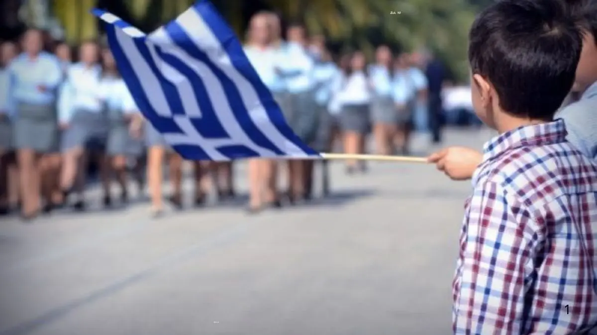 Στιγμιότυπο από παρέλαση για την επέτειο της 28ης Οκτωβρίου στη Βάρη, στη λεωφόρο Αναγυρούντος.